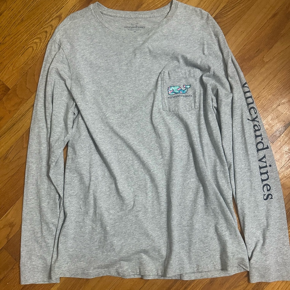 Vineyard Vines Heather Gray Long-Sleeve Pocket Tee with Sea Turtle Graphic - M